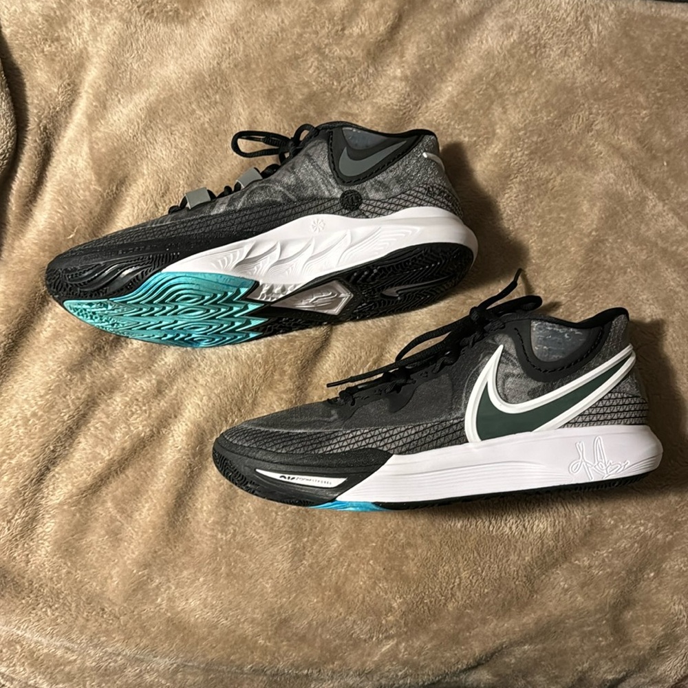 Nike Shoes Kyrie size 11